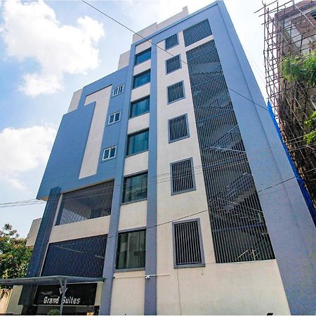 Fabhotel W Grand Suites - Nr Lanco Hills, Manikonda Hyderabad Esterno foto