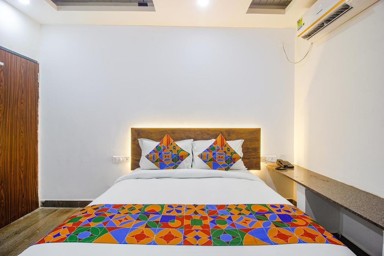Fabhotel W Grand Suites - Nr Lanco Hills, Manikonda Hyderabad Esterno foto