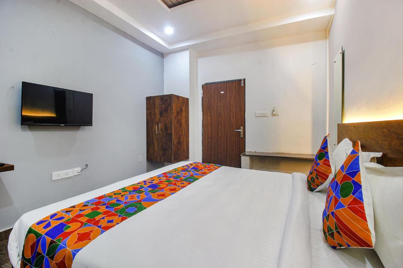 Fabhotel W Grand Suites - Nr Lanco Hills, Manikonda Hyderabad Esterno foto