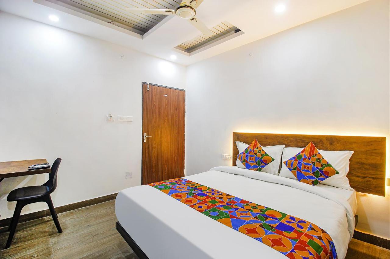 Fabhotel W Grand Suites - Nr Lanco Hills, Manikonda Hyderabad Esterno foto