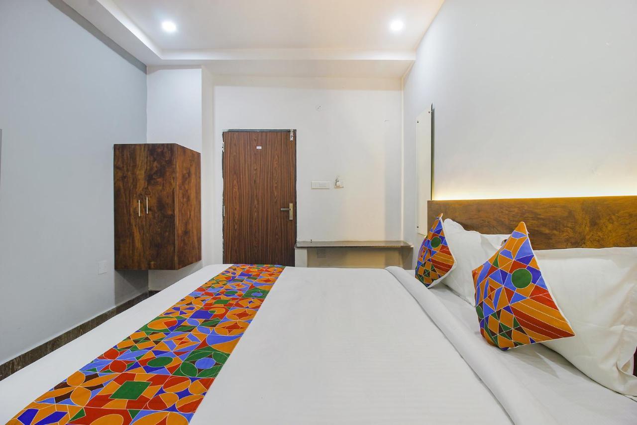 Fabhotel W Grand Suites - Nr Lanco Hills, Manikonda Hyderabad Esterno foto