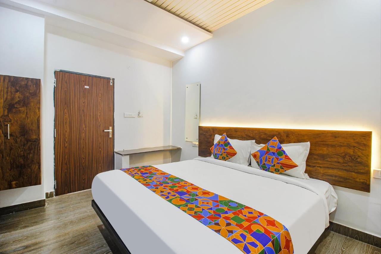 Fabhotel W Grand Suites - Nr Lanco Hills, Manikonda Hyderabad Esterno foto