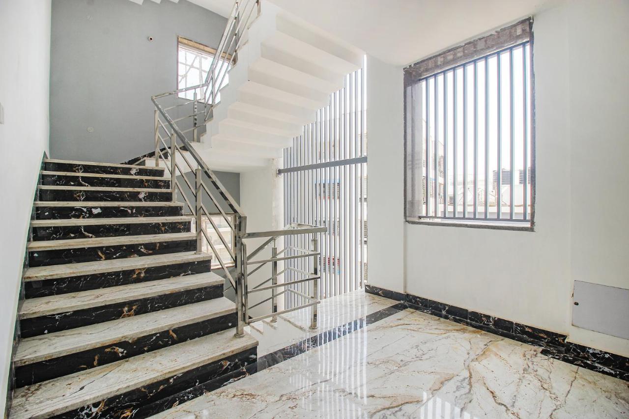 Fabhotel W Grand Suites - Nr Lanco Hills, Manikonda Hyderabad Esterno foto