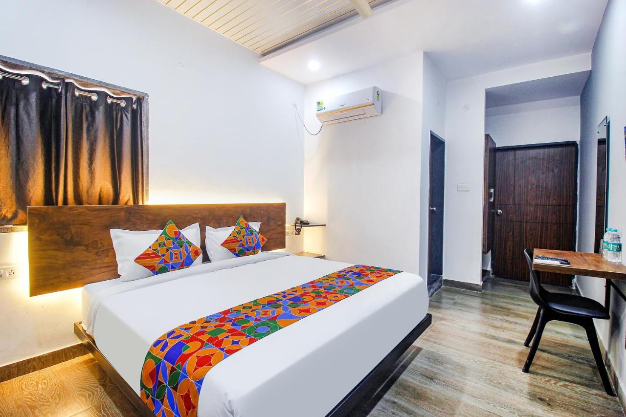 Fabhotel W Grand Suites - Nr Lanco Hills, Manikonda Hyderabad Esterno foto