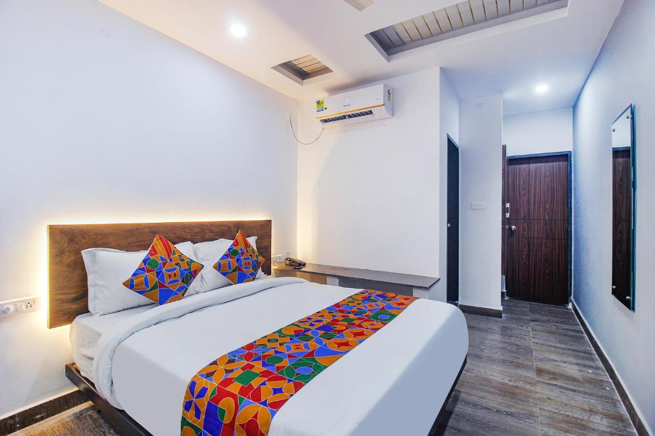 Fabhotel W Grand Suites - Nr Lanco Hills, Manikonda Hyderabad Esterno foto