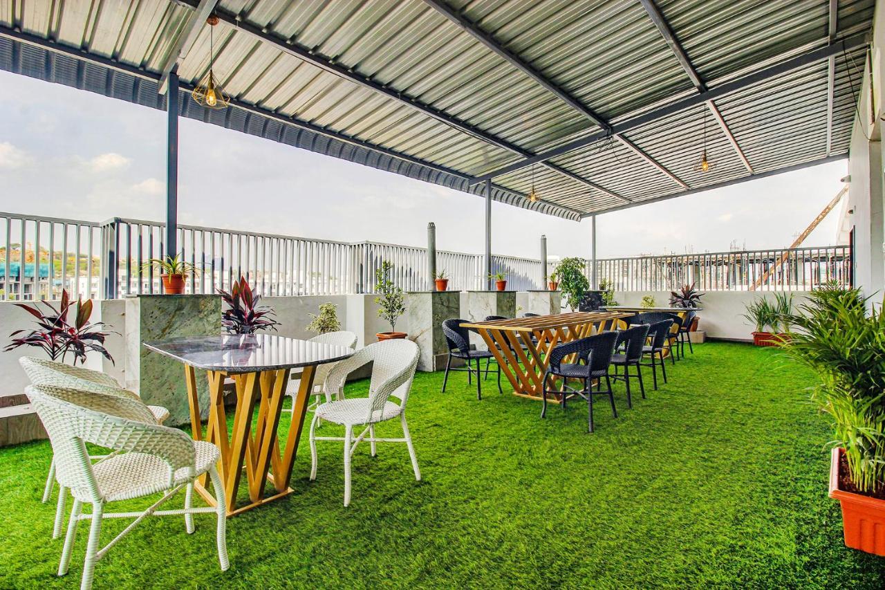 Fabhotel W Grand Suites - Nr Lanco Hills, Manikonda Hyderabad Esterno foto